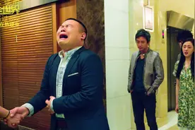 拜金女抛弃爱了她八年的男友，爱情终究败给了金钱！视频封面