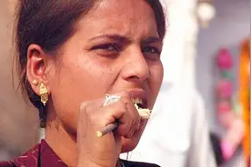 为什么印度人体味会那么大？听听印度人怎么说？视频封面