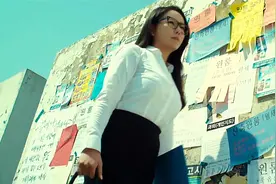 学校没有女老师，突然来了一位女老师，还是个美女影视视频封面