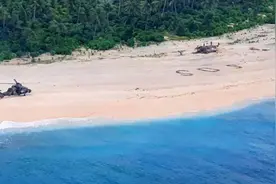 现实版荒岛求生！3名水手被困小岛三天 沙滩写下巨大SOS求救视频封面