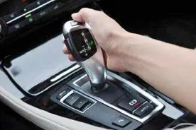 开自动挡车的司机要记住，这3个操作不要有，不然就是在毁车！视频封面