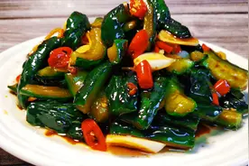 在家腌黄瓜，学会这个秘方，酸辣爽口又开胃，比大鱼大肉受欢迎