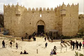 漫步在耶路撒冷，来看看被一圈城墙所围绕的三大宗教圣地视频封面