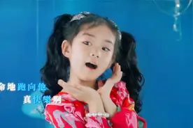 戚薇女儿真是太可爱啦！搭档吴青峰翻唱《崖上的波妞》，实力宠娃