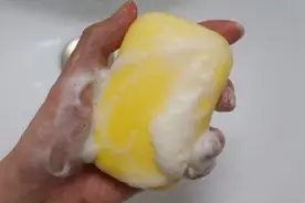 2块钱硫磺皂加它，是不可多得的螨虫克星！洗澡时用疙瘩几天就没