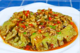 大厨分享肉末酱茄子的家常做法，荤素搭配，酱香十足，超级下饭菜