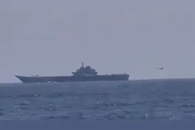 美军拍到辽宁舰飞行训练，华裔士兵自曝：近日一直在南海“跟踪”视频封面