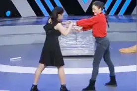 31岁美女保安表演大型换人魔术，评委在台下笑个不停，有意思视频封面