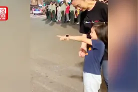 暖哭！萌娃外滩找爸爸 背后的故事让人泪目视频封面