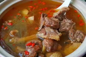 炖鸭肉汤时，最忌直接下锅炖，教你正确的做法，鲜嫩不腥营养滋补视频封面