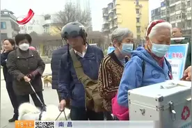 南昌：给“汪星人”装芯片 “一站式服务”真方便！视频封面