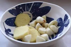 大蒜加生姜泡水，用途厉害，解决了好多男性朋友困扰，立马试试视频封面