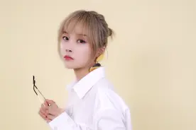 155左右的女生太矮？学习小姐姐这样穿衬衫，无意间美成明星范！