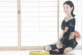 为什么日本女人要“跪着”伺候男人？答案和你想的不一样视频封面