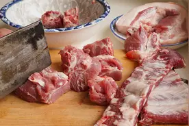 猪肉炖排骨，切记不要放水和啤酒，教你一招，肉烂鲜香不腥不油腻