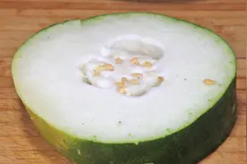 冬瓜不要炖着吃了，试试这种懒人做法，营养下饭又解馋，太香了！