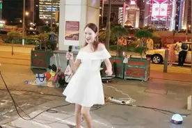 街头直播，一首闽南语老歌《公虾米》(DJ版)，人美歌美舞也很美！视频封面