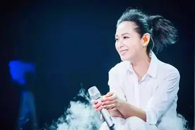 刘若英的《后来》，十年前唱给老师听，十年后竟又为黄磊唱哭了！视频封面