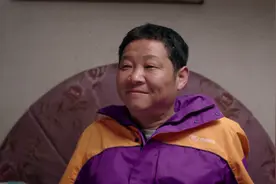棒棒：男子还钱给债主，怎料美女债主不肯收下，原来是因为这样视频封面