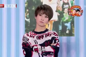 春晚：谢楠春晚突然叫吴京站起来，问：我说话好使不？吴京有点懵视频封面