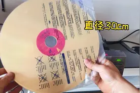 当年歌厅的专业设备，LD镭射影碟机，碟片直径30厘米，听歌很不错视频封面