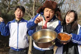 搞笑剧：打饭拍卖会，学霸花0元拍到一盆，学渣花100元只拍到一根视频封面