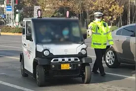 四轮电动车上路须挂牌持证！许昌12月3日起严查四轮电动车违规视频封面