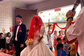 河南农村婚礼现场，场面隆重又热闹，新娘长的真漂亮视频封面