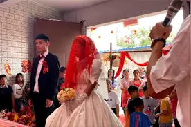 河南农村婚礼现场，场面隆重又热闹，新娘长的真漂亮视频封面