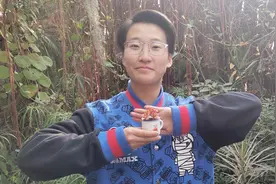 随处可见的酢浆草，都是绿色的叶片，那你见橙红色的酢浆草吗？