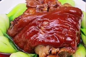 肘子怎么做才好吃？大厨分享酒店特色做法，软烂入味很适合年夜饭视频封面