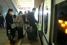 首趟陕西复产复工高铁专列开行  399名务工人员乘专列赴浙江返岗视频封面