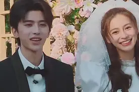 蔡徐坤牵手baby，俊男靓女站一起太养眼，婚纱西装配一脸视频封面