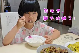 如何把鸡菌做得干净又好吃？贵州小哥分享实用的家常做法。快收藏