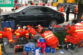 泉州酒店坍塌救援现场： 消防员奋战一夜，轮休时席地而睡视频封面