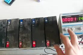 两年没有充电的电动车电池还能用吗？接上可调电源一看电流乐坏了视频封面