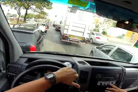 全程跟随巴西急救人员风驰电掣赶到现场救治病人视频封面