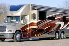 老外这新款房车，车厢可伸缩，内部太豪华，350万开回家