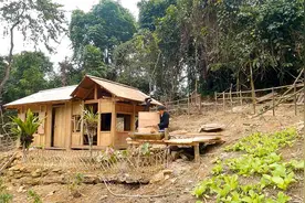 没有窗户的房子，晚上住着真冷啊，今天修建门窗视频封面