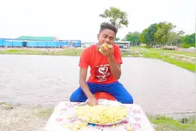 农村搞笑视频：印度农村人真是闲，竟然玩起放P比拼，太逗了吧