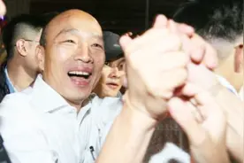 见韩国瑜疑似被激光笔瞄准 “护卫队”慌了 警方侦查得知真相视频封面