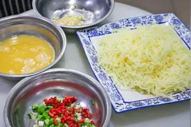 大厨分享鸡蛋炒土豆丝好吃的做法，软嫩鲜香又入味，很多人没吃过视频封面