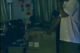 学生哽咽，老师落泪！高三毕业班学生齐唱《再见》惹哭班主任…视频封面