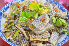 凉拌鱼皮的新吃法，用料简单做法简单，香辣美味，真馋人视频封面