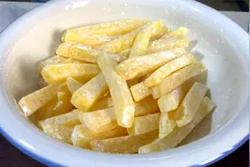 土豆切成条放冰箱里，10年老保姆的拿手绝活，每次一大盘都不够吃视频封面