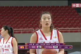 女篮季后赛，李梦再现最疯狂加时赛表演！独揽40分，球迷沸腾了！视频封面