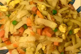 山西特色美食土豆不烂子，一蒸一炒做出来不坨不粘，色香味俱全