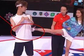 关晓彤一脚踹在鹿晗腰部，注意下秒鹿晗的反应？喜欢是装不出来视频封面