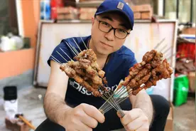 这才叫烧烤呢，羊肉，肥肠，鱿鱼，大虾配上啤酒毛豆，过瘾真过瘾视频封面