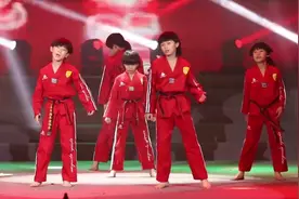 龙拳小子林秋楠 vs 防弹少年团《男子汉》跆拳舞擂台赛